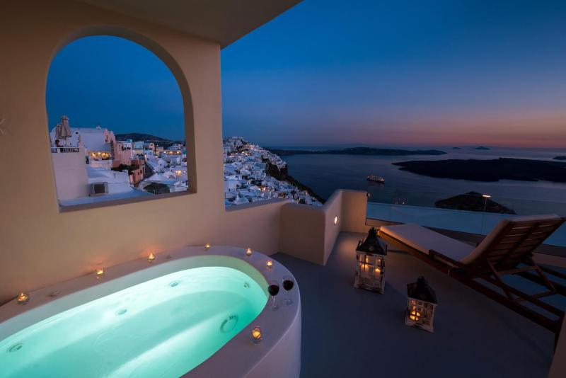 Honeymoon with Caldera View & Hot Tub image 1