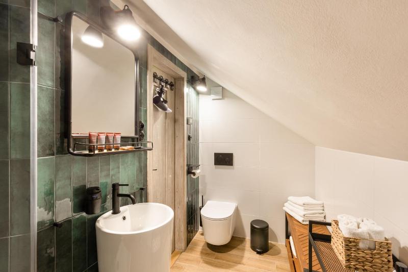 Gigantic Boho Chic 3 Bedroom 3 Bathroom Loft with Hanging Chair - image 8