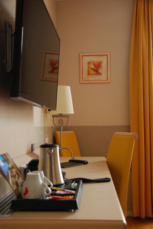 Comfort Single Room image 3