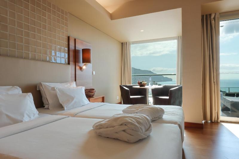Superior Twin Room with Sea View image 1