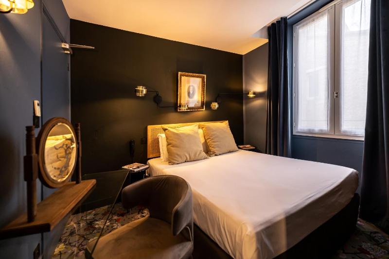 Deluxe Double Room with Bath image 1