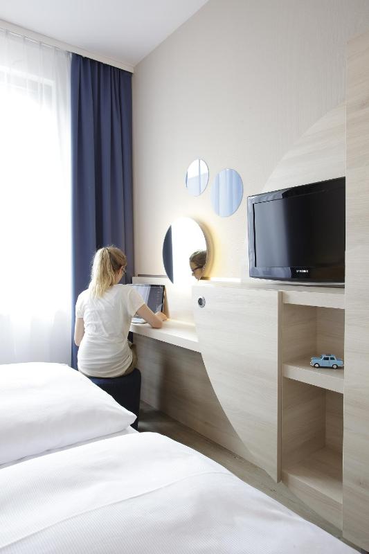 Double or Twin Room image 2