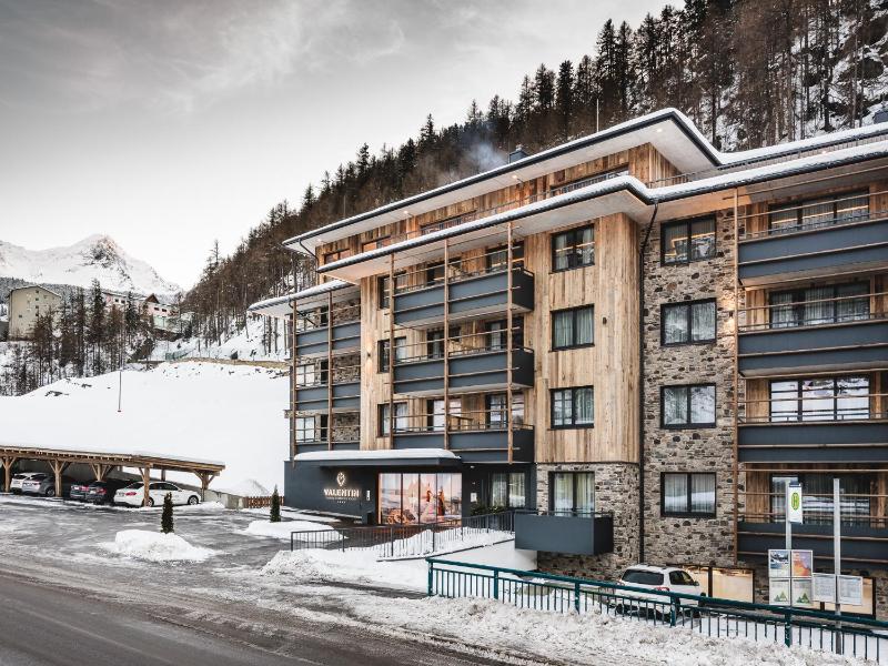 Superior One-Bedroom Apartment with Balcony image 1