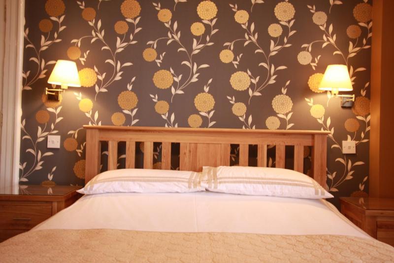 King Double Ensuite - Ground Floor - Room 2 image 2