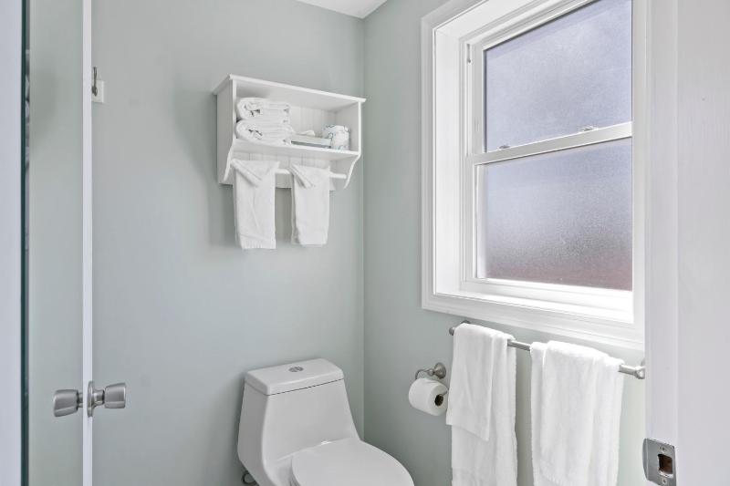 Queen Room image 3