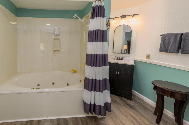 Deluxe Queen Room image 3