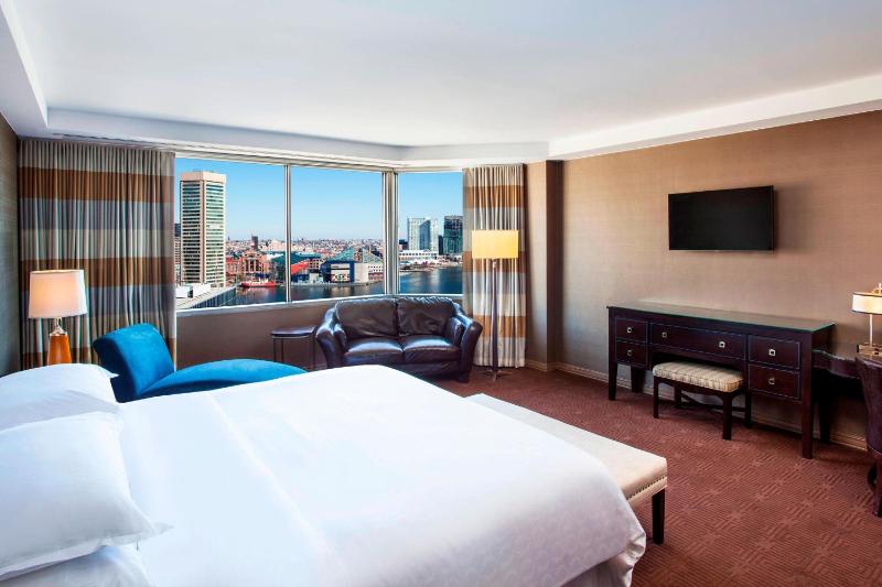 Concierge level, Guest room, 1 King, Harbor view
