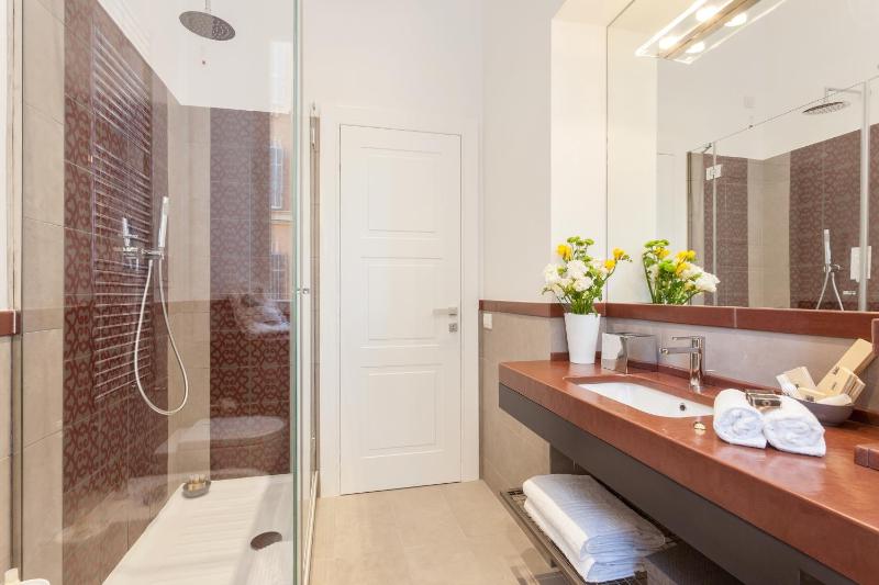 Standard Double Room image 3