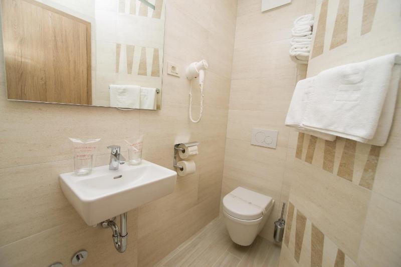 One-Bedroom Suite with Balcony image 2