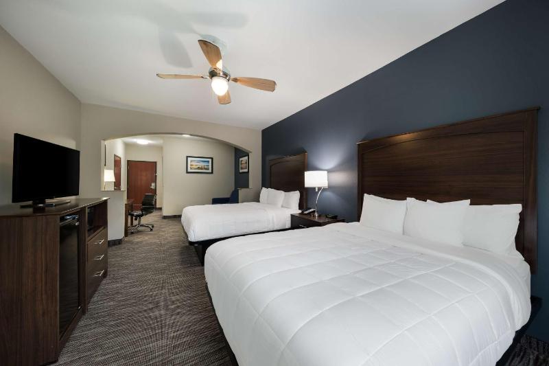Queen Suite with Two Queen Beds image 4
