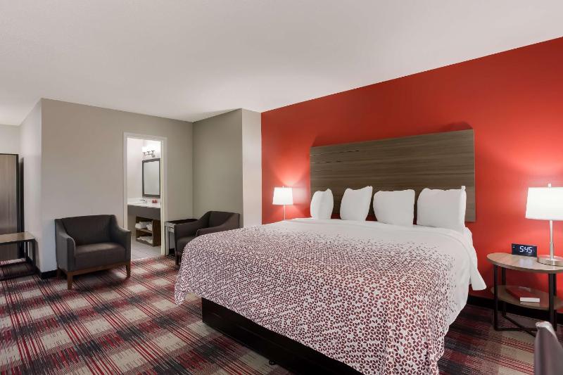 King Room with Sofabed - Non-Smoking image 4
