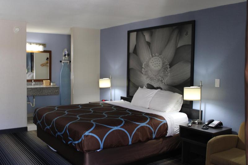 King Room - Non-Smoking image 1