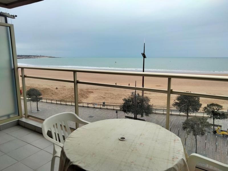 LES SABLES D'OLONNE -FACE MER - STUDIO 2 personnes - FR-1-331-218 - image 2