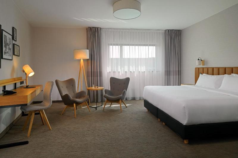 Executive, Guest room, 1 King image 1