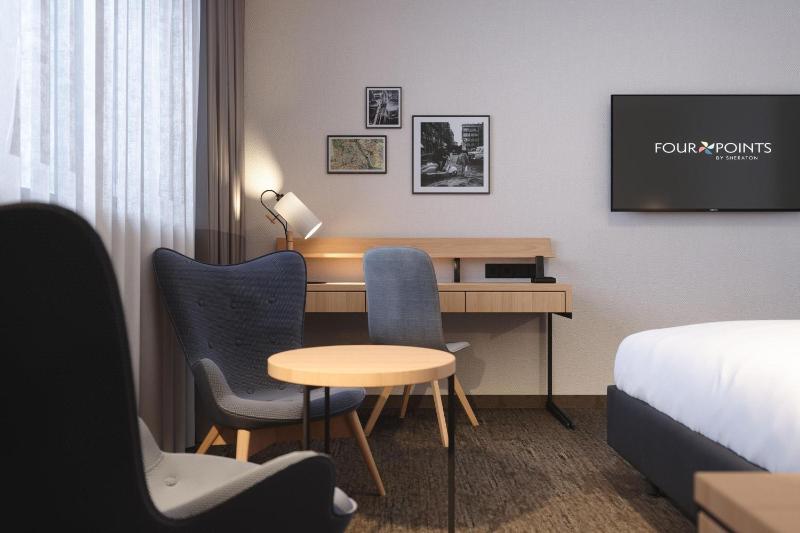 Classic, Guest room, 1 King image 4