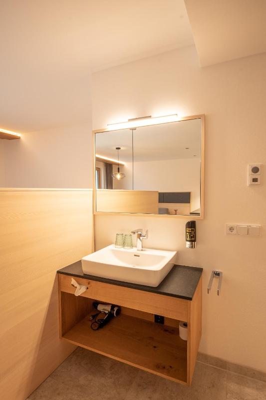 Double Room image 3