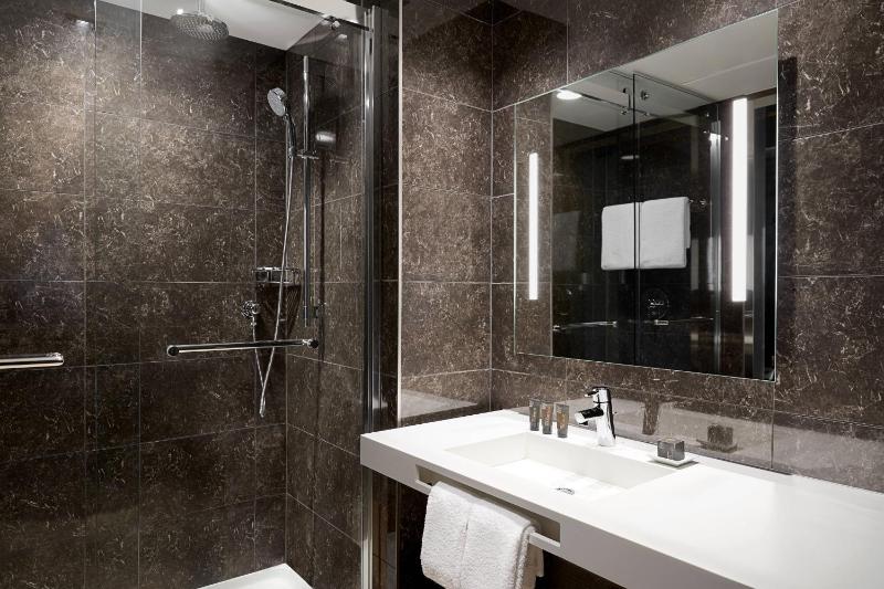 King Room image 4