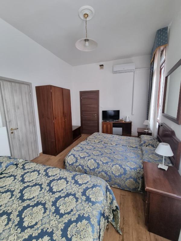 Quadruple Room with Private Bathroom image 4