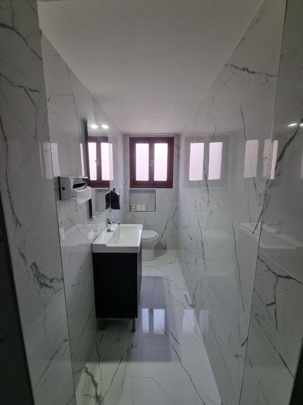 Triple Room with Shared Bathroom image 1