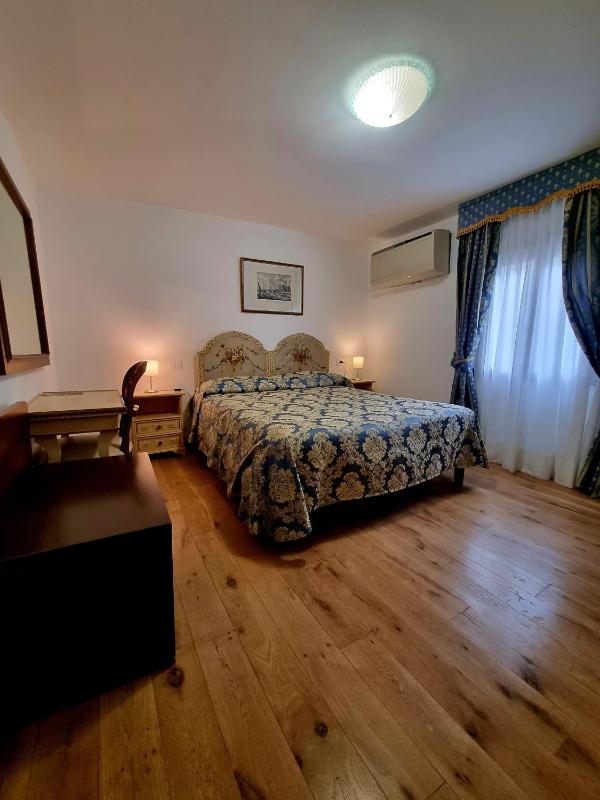 Double or Twin Room with Private Bathroom image 2