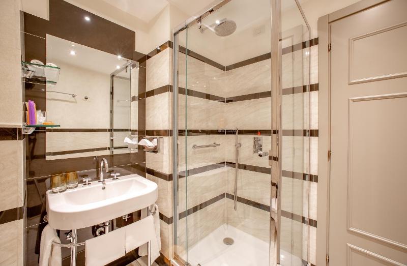 Superior Double or Twin Room with Lake View image 2