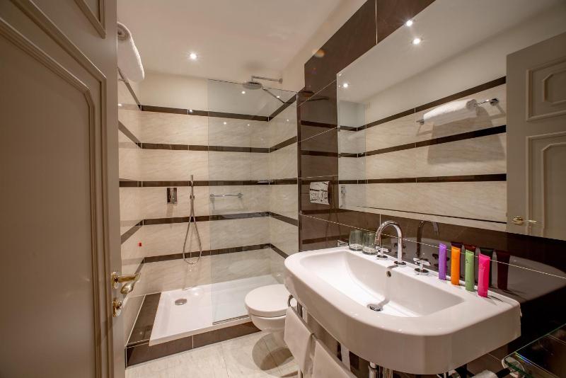 Standard Double Room image 2