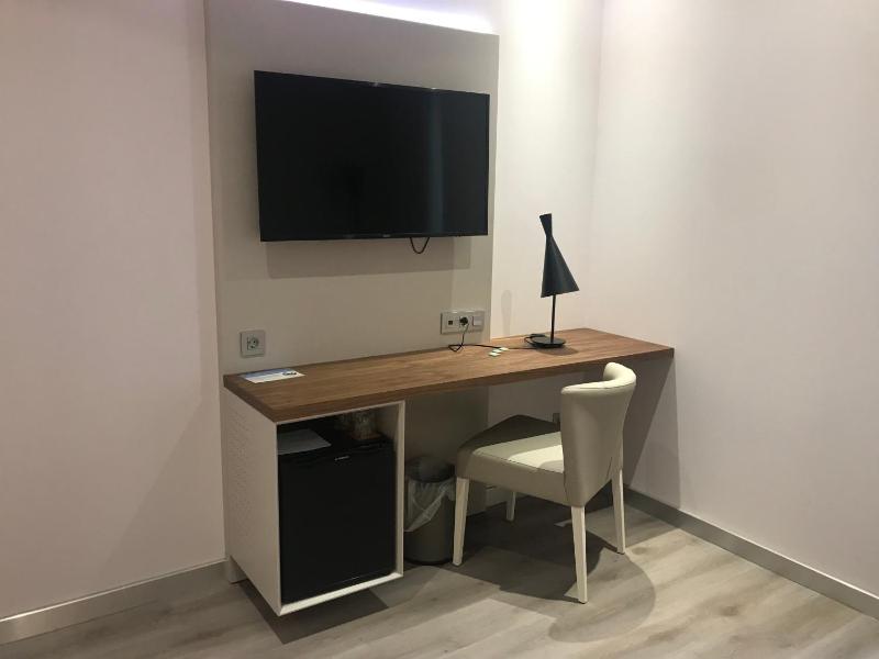 Deluxe Triple Room image 4