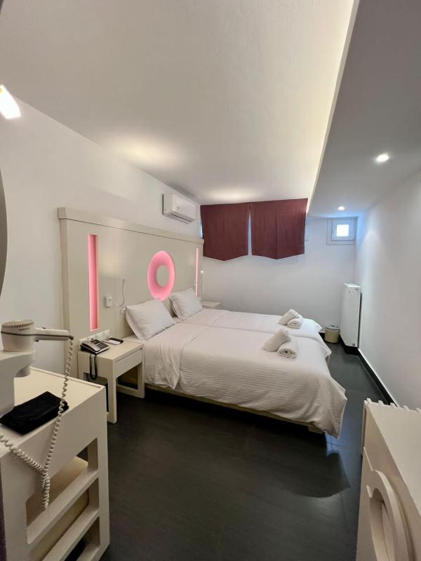 Economy Double or Twin Room -Semi Basement  image 1