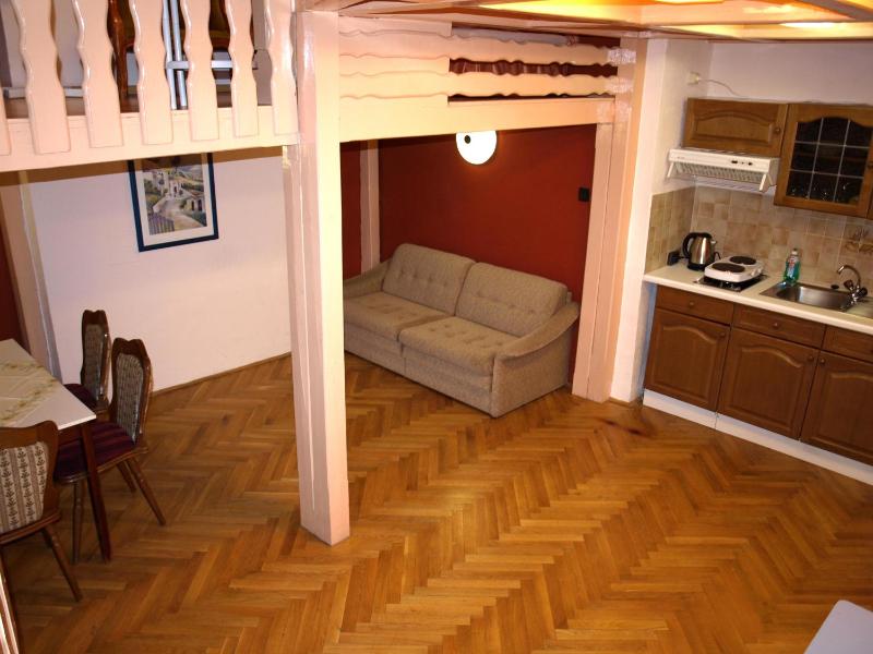 Studio Apartment with view to inner yard image 1