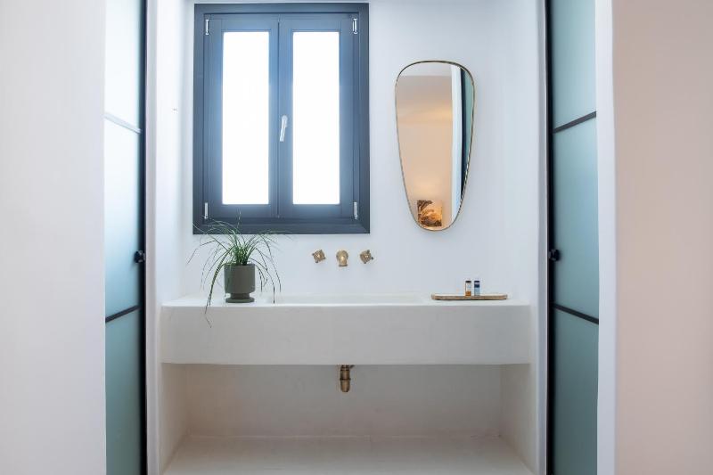 Standard Suite image 2
