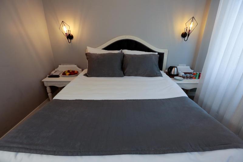 Standard Double Room image 4