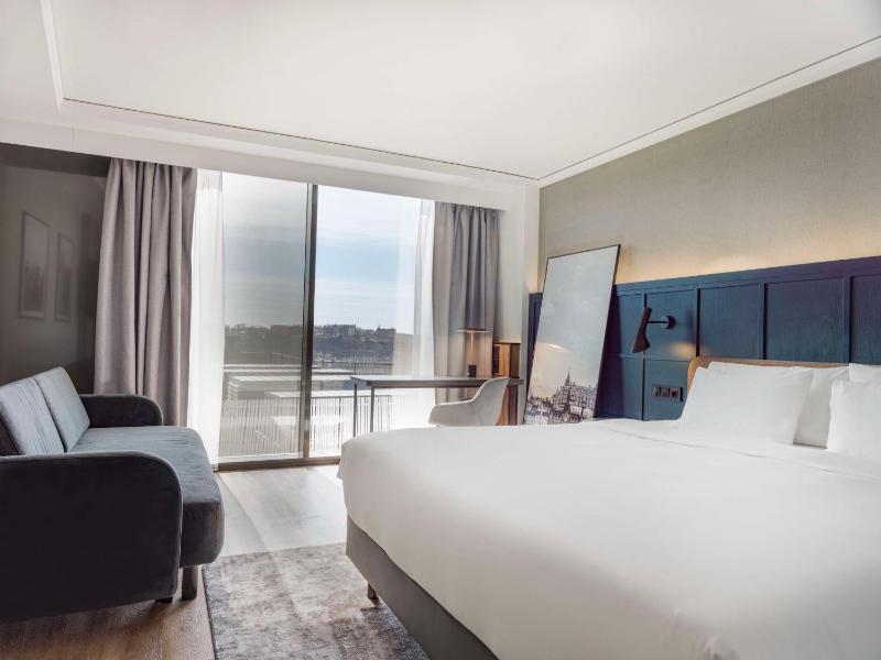 Premium Room with Panoramic View image 3