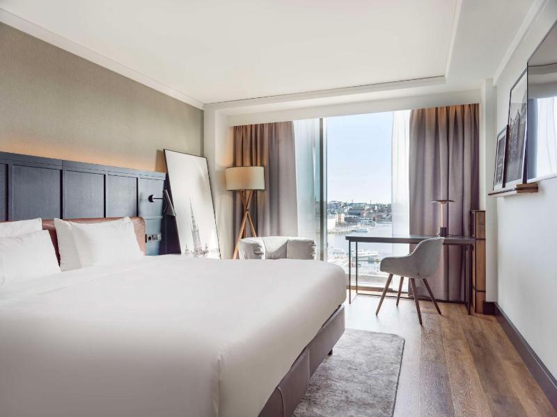 Superior Room with Lake View image 4