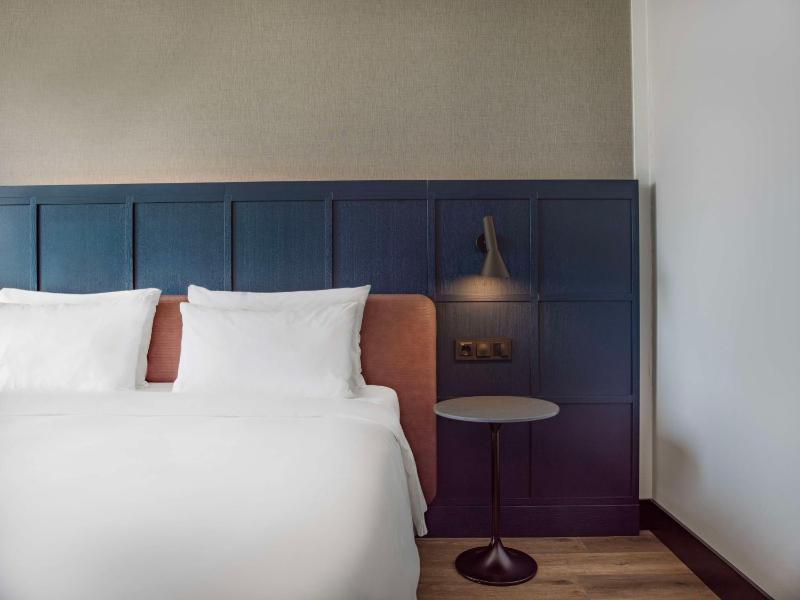 Superior Room with City View image 4