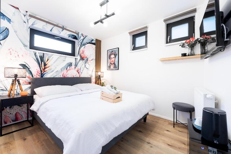 Small Double Room image 2