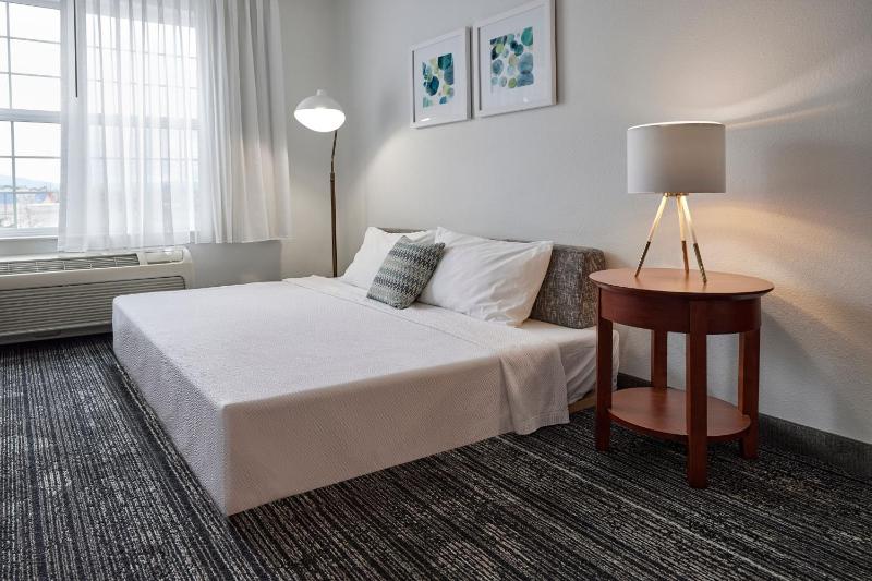 One-Bedroom Queen Suite image 4