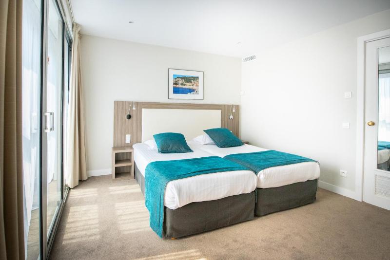 Twin Room with Balcony image 1