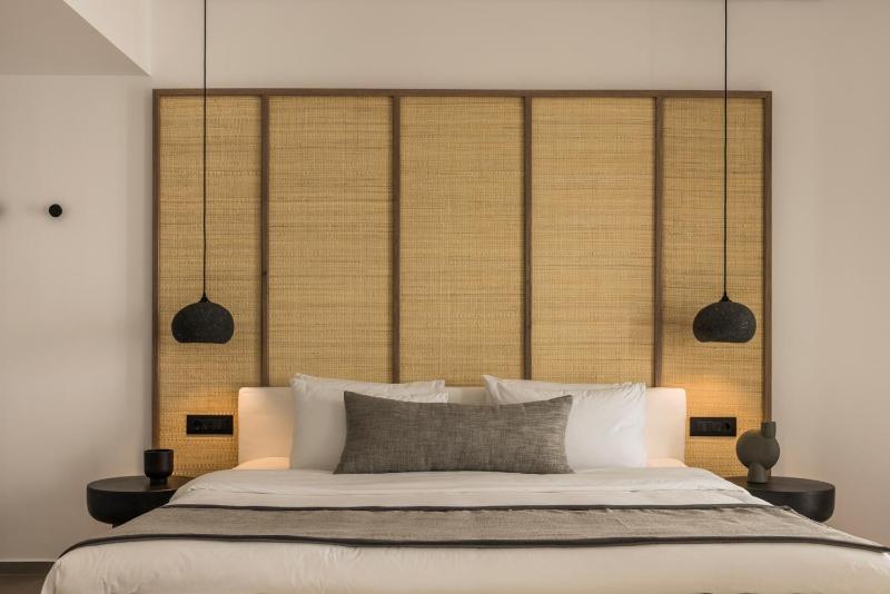 Deluxe Double Room with Sea View image 3