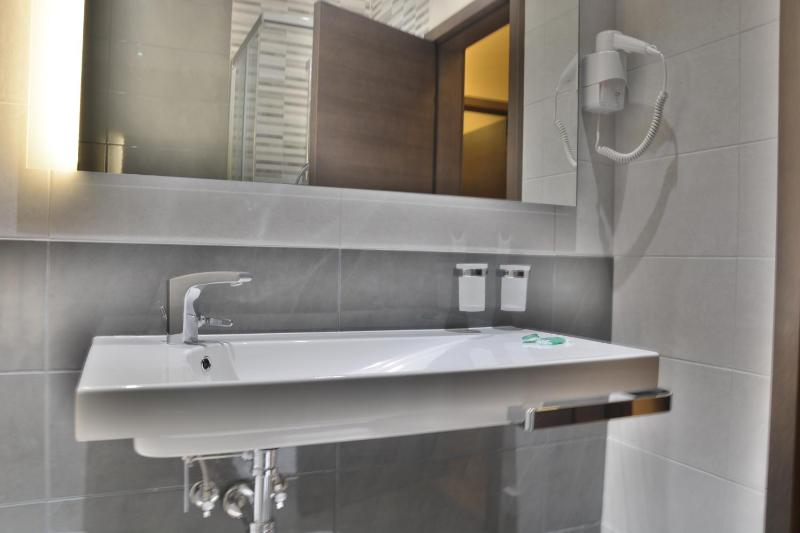 Two-Bedroom Suite with Balcony and Sea View image 3