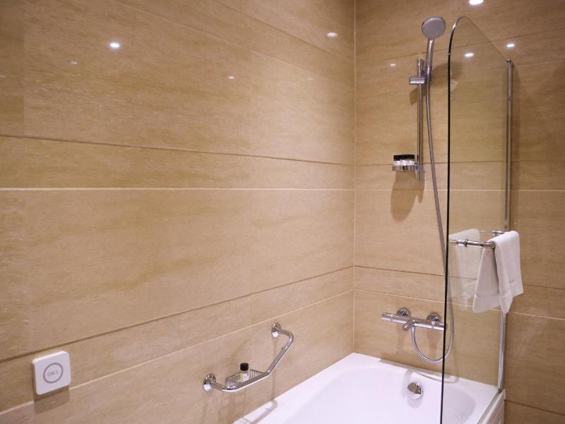 Deluxe Two-Bedroom Apartment with Balcony image 3