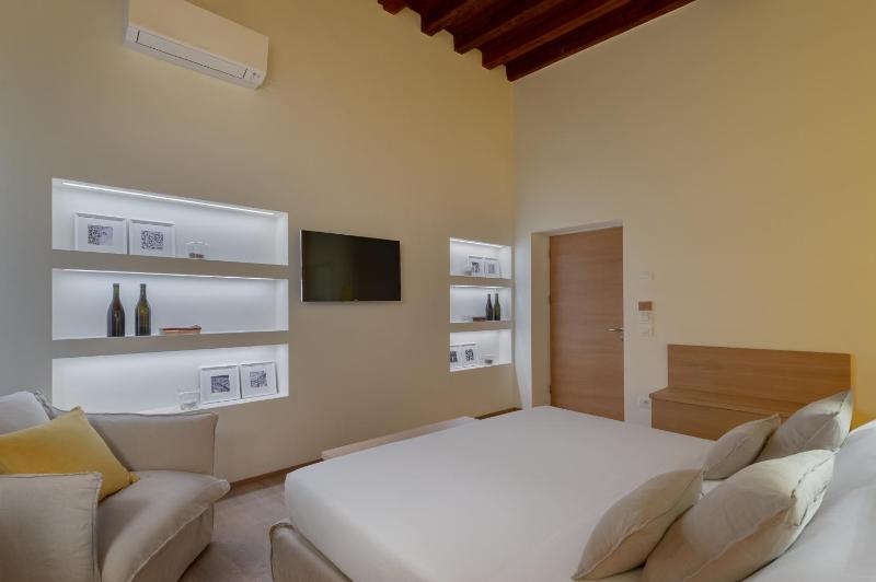 Massimago Wine Suites - image 11