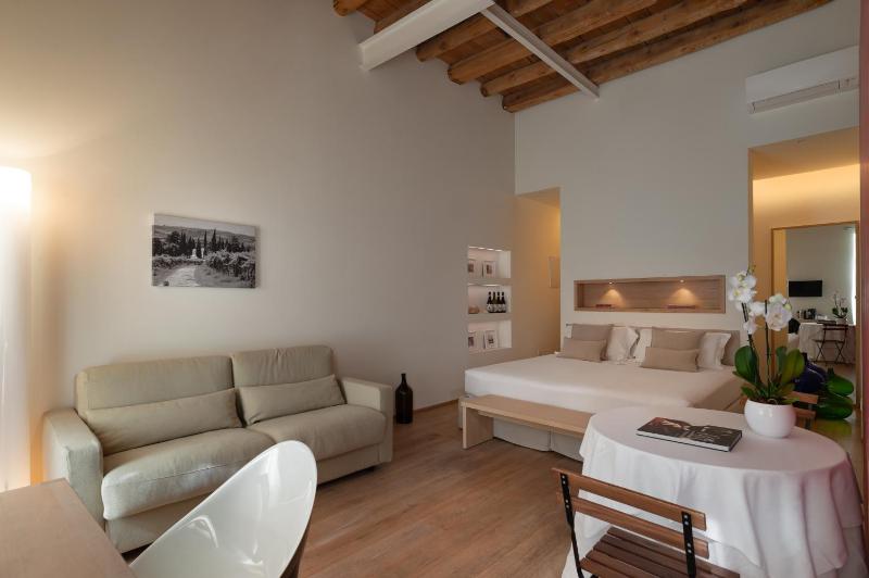 Massimago Wine Suites - image 10