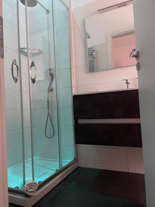 Economy Double Room image 4