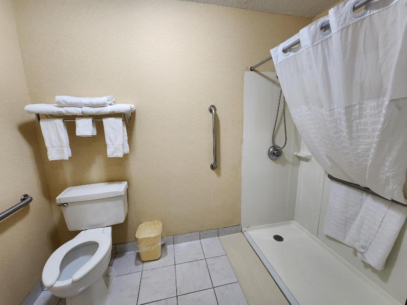 Double Room with Two Double Beds - Accessible/Non-Smoking image 3
