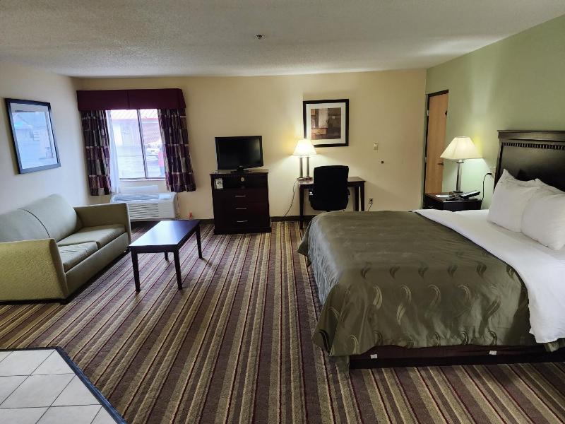 King Suite - Non-Smoking image 2
