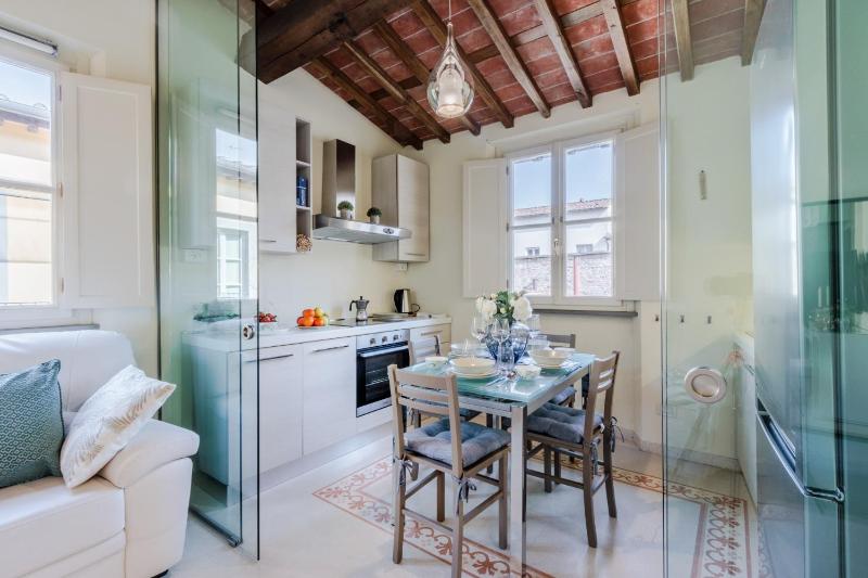 Helene Smart Flat with Elevator inside Lucca - image 26
