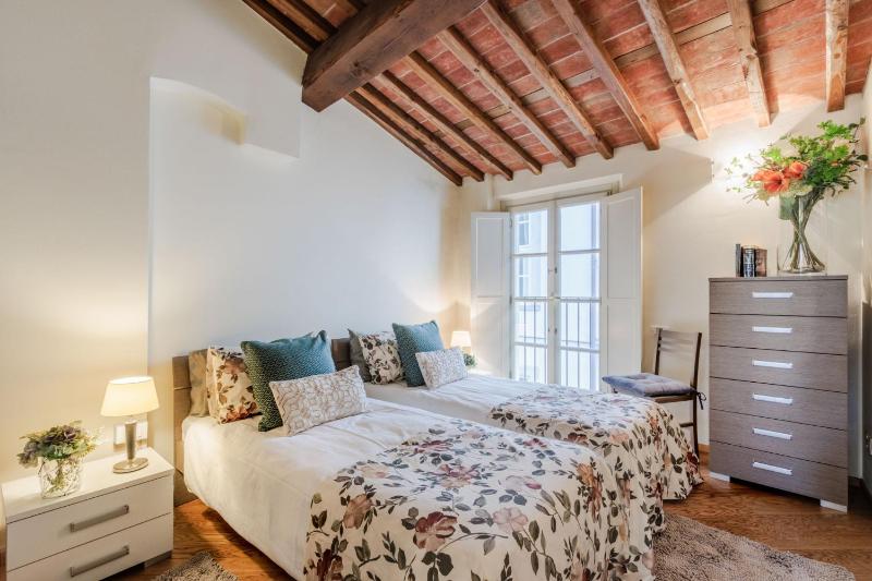Helene Smart Flat with Elevator inside Lucca - image 16