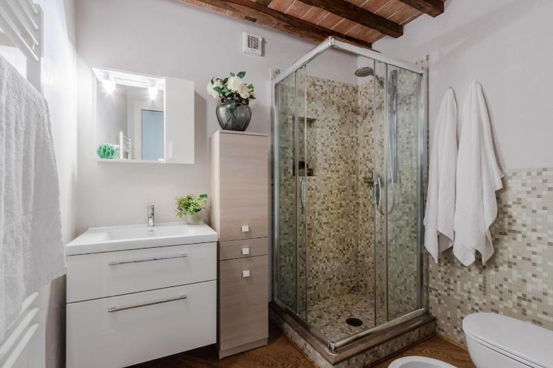 Helene Smart Flat with Elevator inside Lucca - image 20