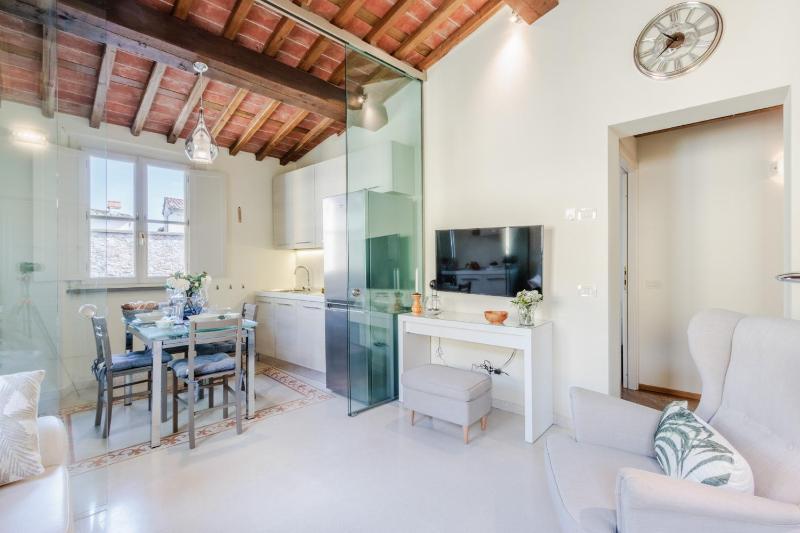 Helene Smart Flat with Elevator inside Lucca - image 11