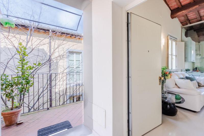 Helene Smart Flat with Elevator inside Lucca - image 22